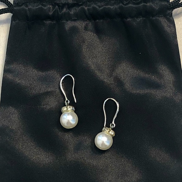 Jewelry - Pearl earrings